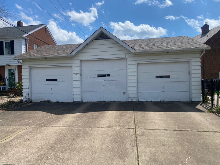 Professional Garage door service in Beachwood
